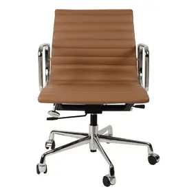 Эргономичное кресло Eames Ribbed Office Chair EA 117, коричневая кожа